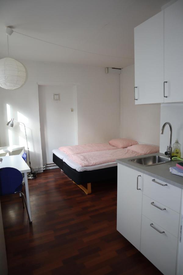 Charming Red Courtyard Apartament